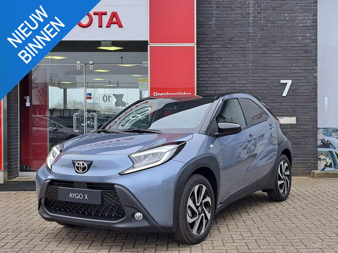Toyota Aygo X PULSE APPLE/ANDROID CAMERA CLIMA 17"LMV PRIVACY-GL Grijs - 1