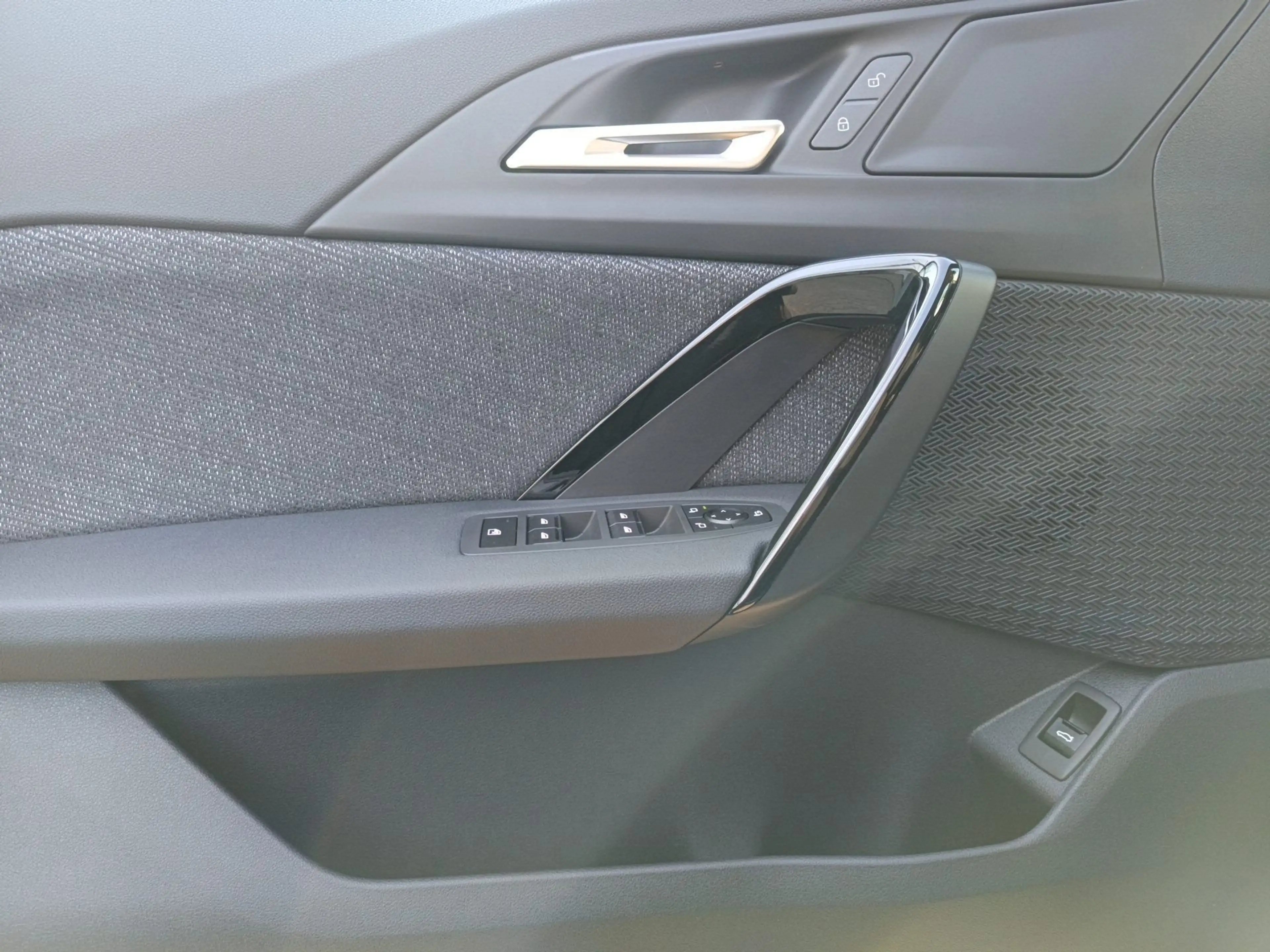 BMW iX2 eDrive20 DRIVING+PARKING-ASS.+SITZHEIZUNG+SONNENSC — photo 14
