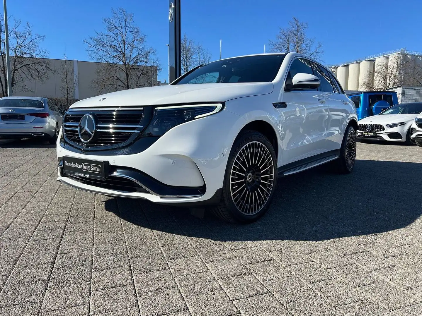 Mercedes-Benz EQC 400 AMG Line*MBeam*AHK*DISTR*360*Keyless*SHD Fehér - 2