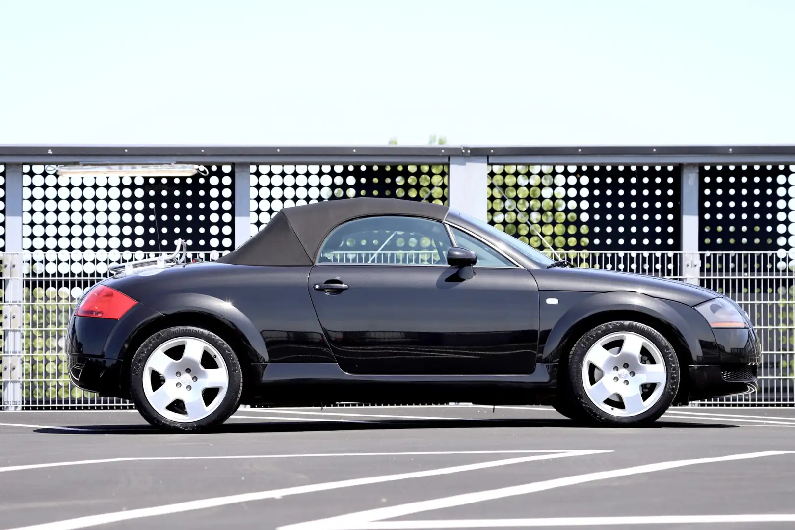 Audi TT Audi TT 1.8T Roadster Quattro 132KW 1e eigenaar Zwart - 1
