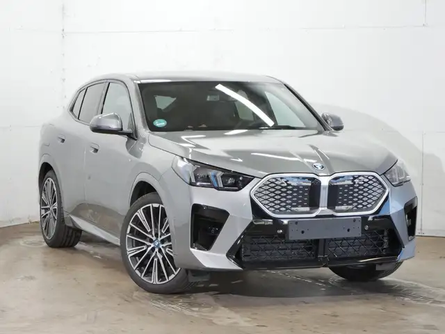 BMW Ix2 view 11
