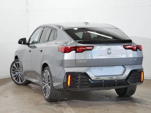 BMW Ix2 view 2