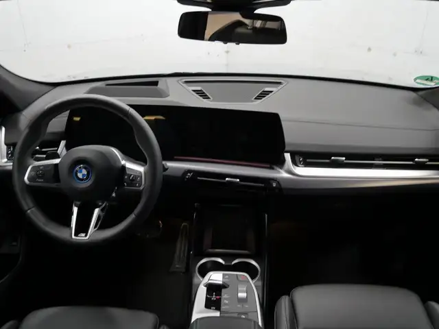 BMW Ix2 view 3