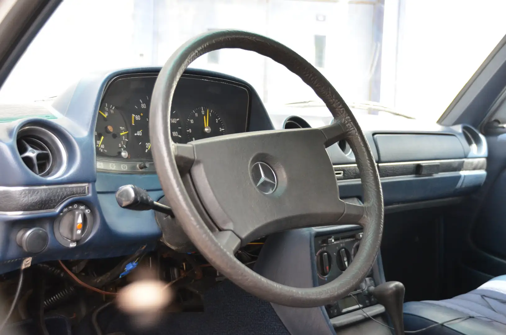 Mercedes-Benz 300 TD Šedá - 2