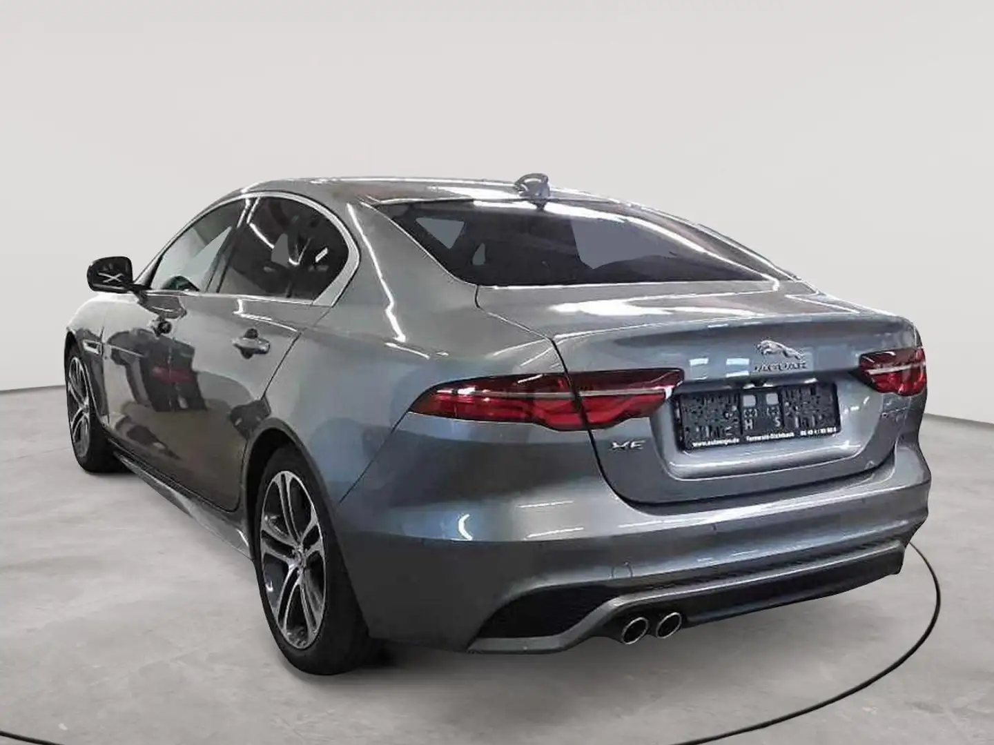 Jaguar XE XE D200 AWD Aut. R-Dynamic SE Šedá - 2