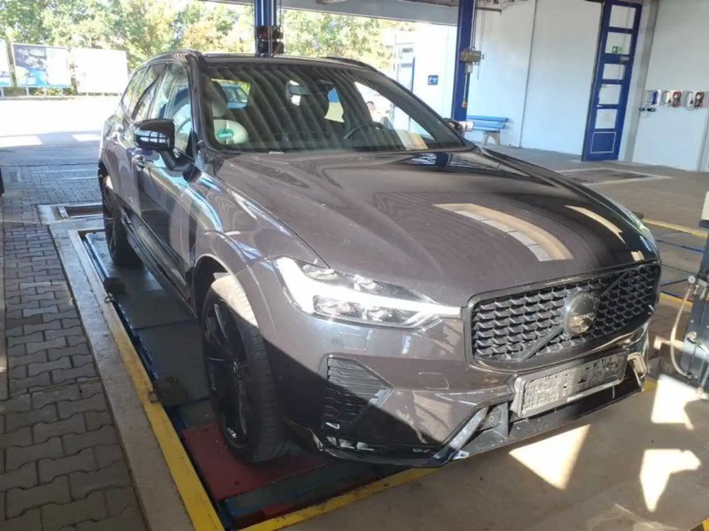 Volvo XC60 XC60 2.0 B5 Mild-Hybrid Plus Black Edition AWD Schwarz - 1