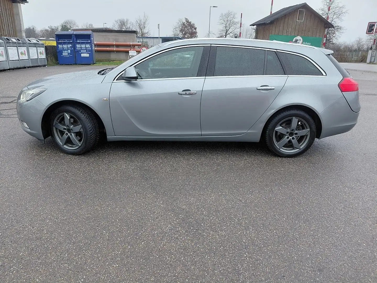 Opel Insignia ST 2,0 Cosmo CDTI DPF Ecotec Start/Stop System Schwarz - 2