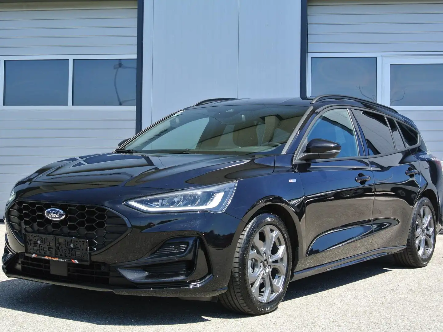 Ford Focus Turnier 1.5 EcoBlue Aut. * ST-Line* LED * gr. NAVI Noir - 1