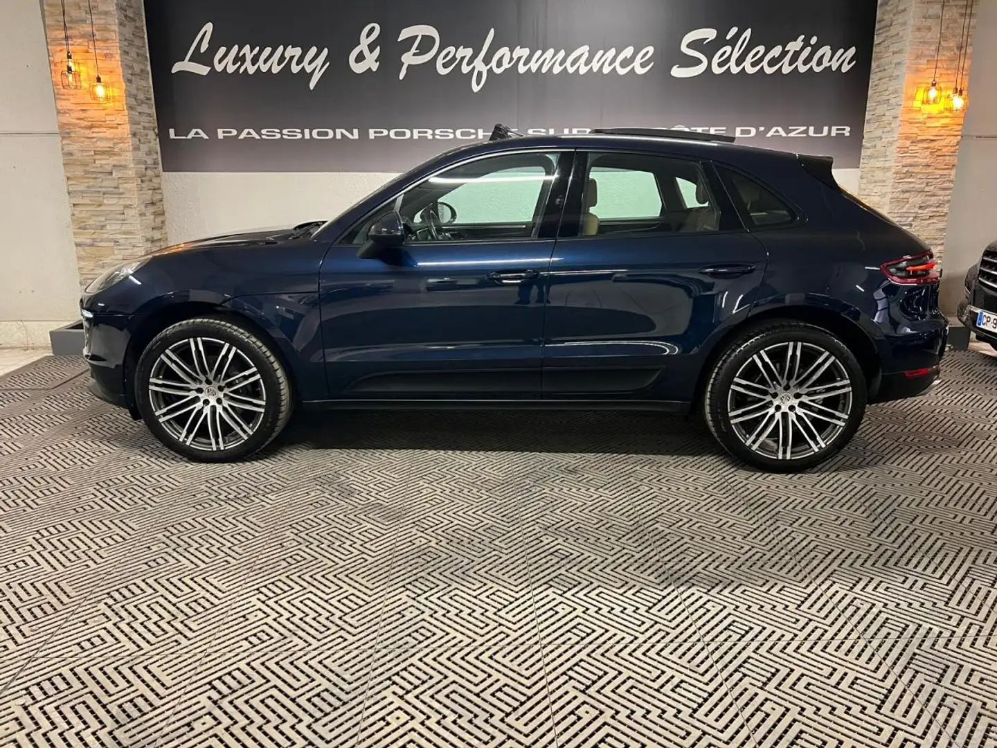 Porsche Macan Macan 2.0 252 PDK - 2018 - Toit ouvrant - PASM - Blau - 2