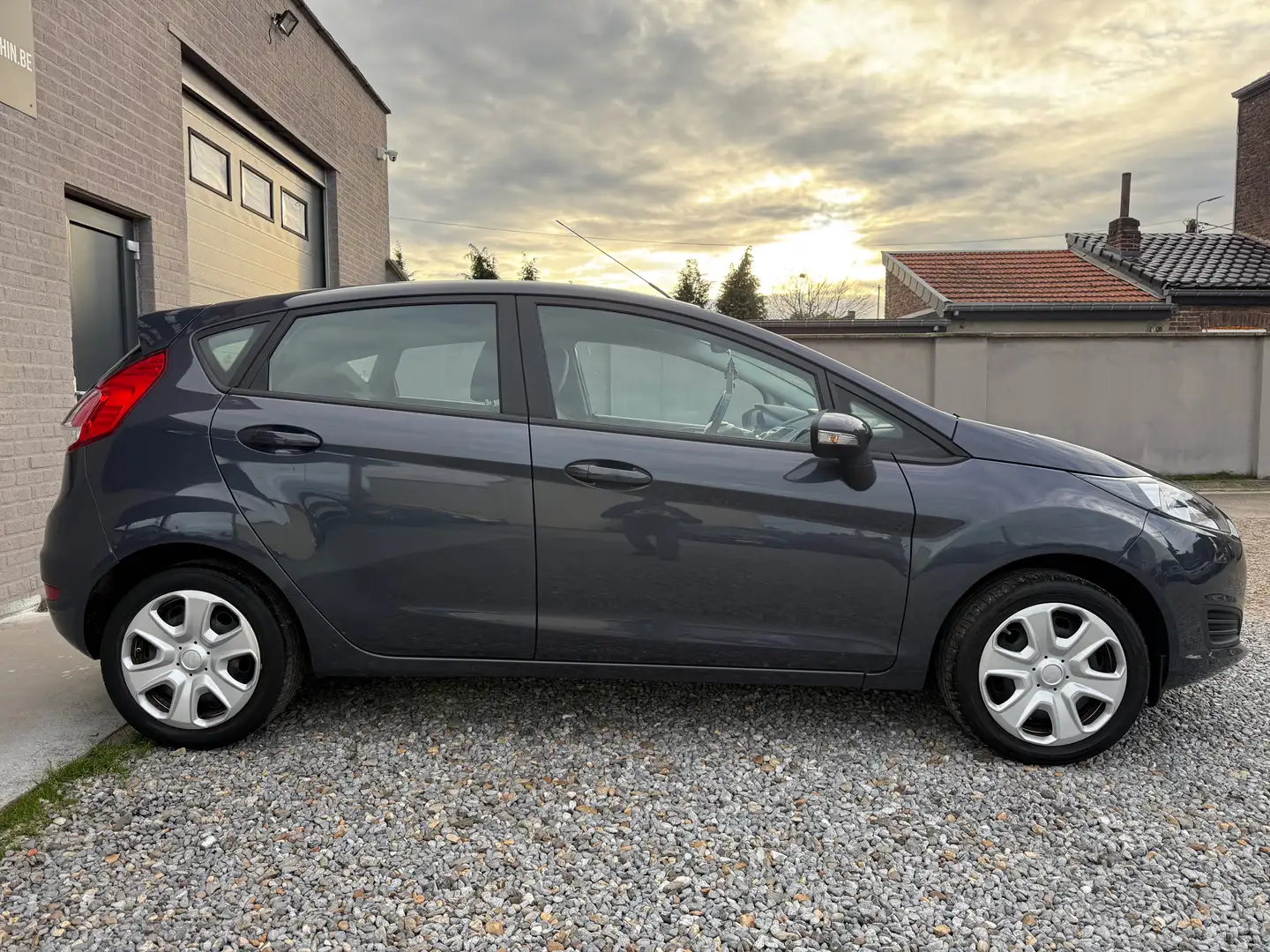 Ford Fiesta *1.5TDCI,CLIM,BLUETOOTH,GARANTIE 12MOIS…* Gris - 2