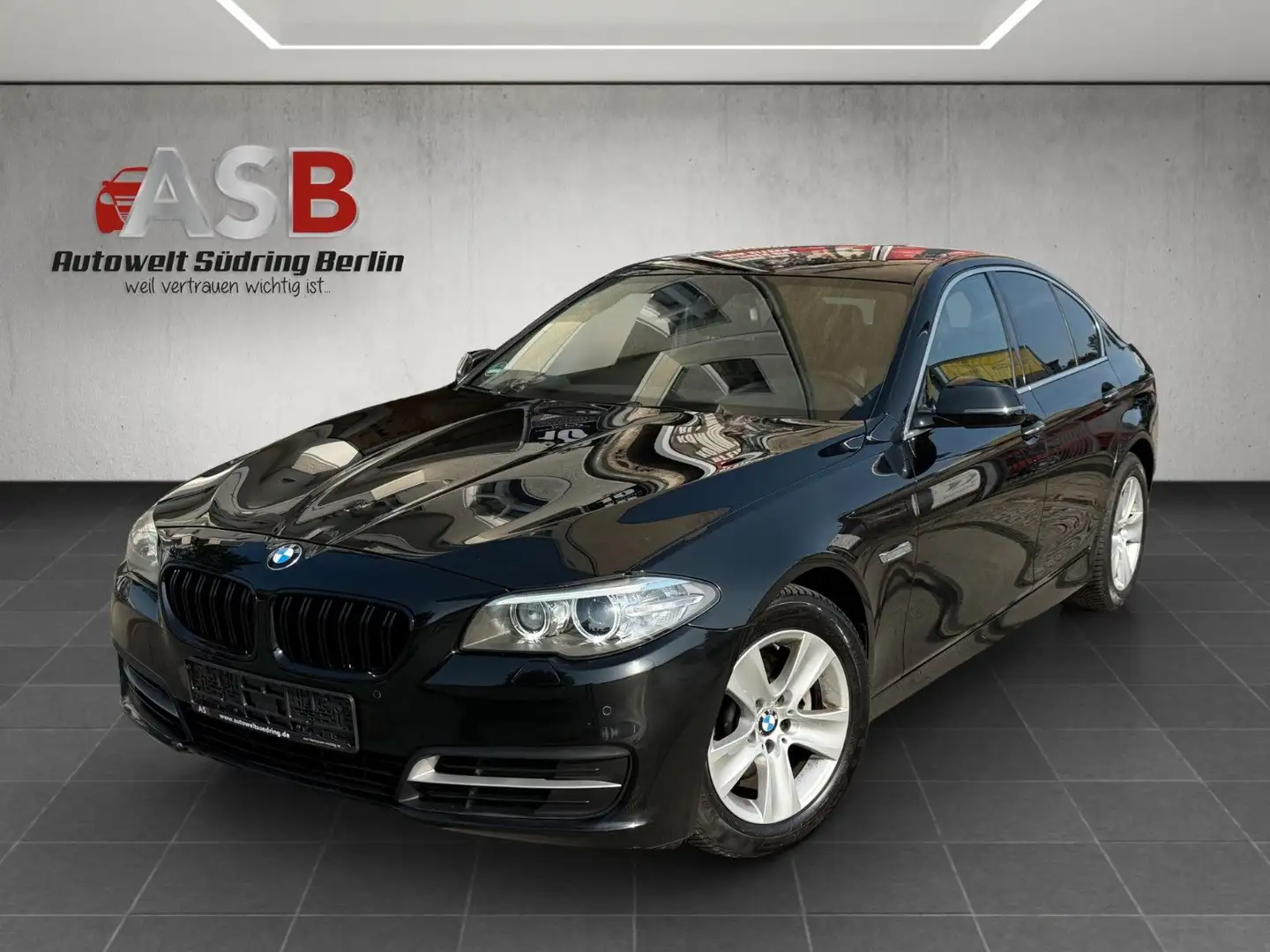 BMW 520 d xDrive Lim. Automatik*Leder*Navi*Xenon* Schwarz - 1