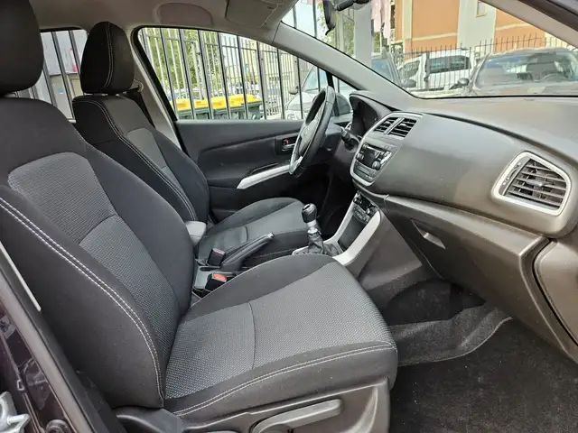 Suzuki SX4 S-Cross view 11