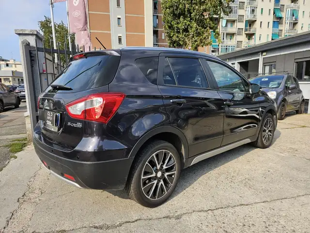 Suzuki SX4 S-Cross view 3