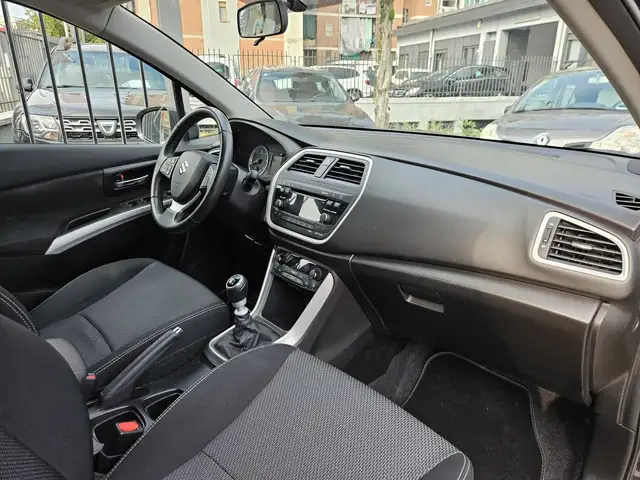 Suzuki SX4 S-Cross view 10