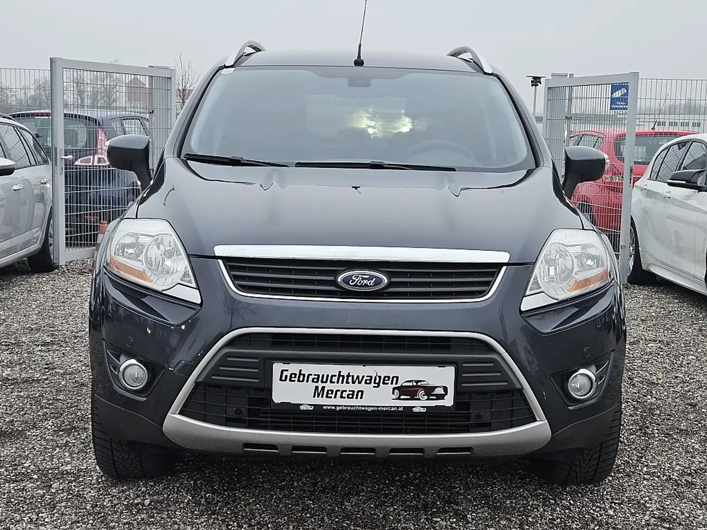 Ford Kuga 2,0 Titanium 4x4 TDCI DPF Grau - 2