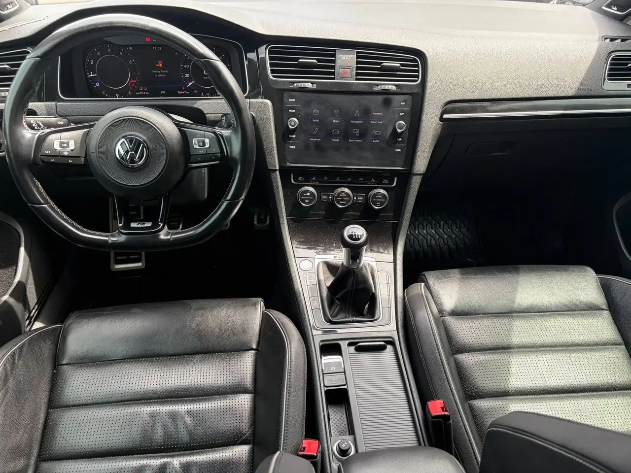 Volkswagen Golf R photo Volkswagen Golf R