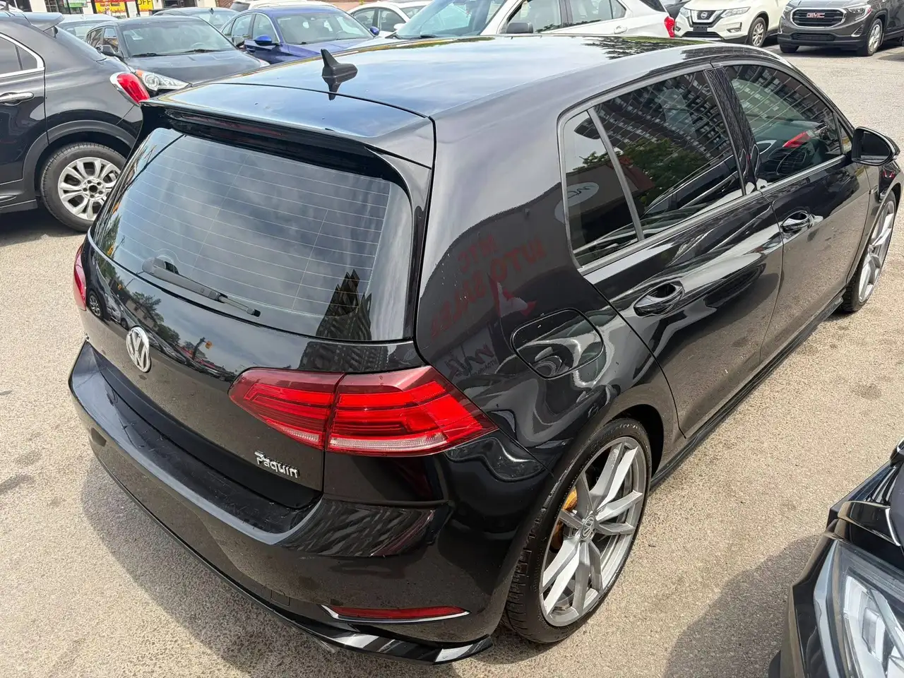 Volkswagen Golf R photo Volkswagen Golf R
