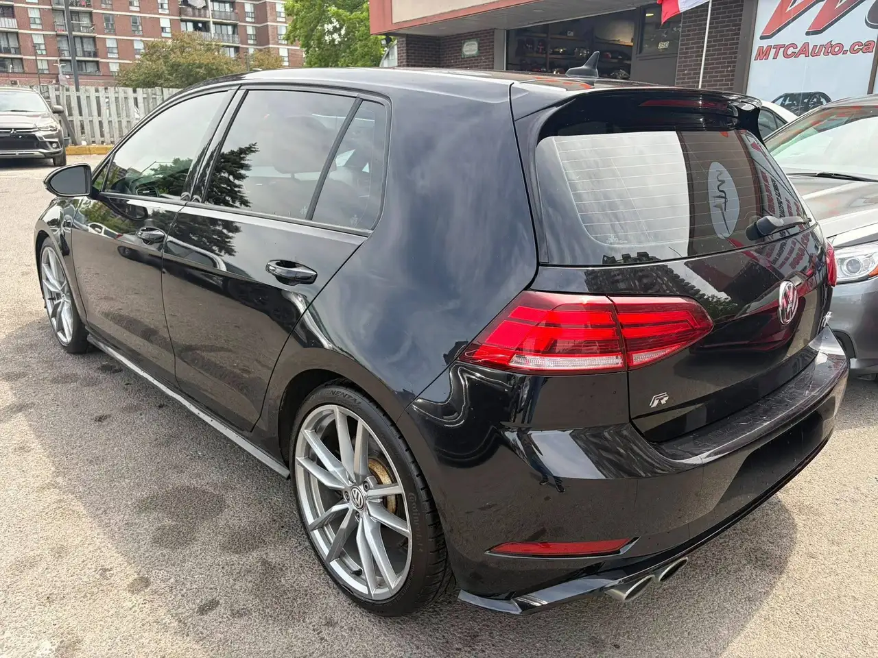 Volkswagen Golf R photo Volkswagen Golf R