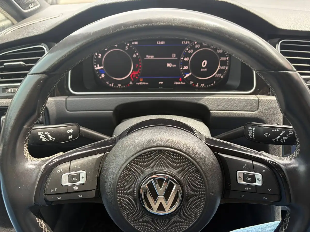 Volkswagen Golf R photo Volkswagen Golf R