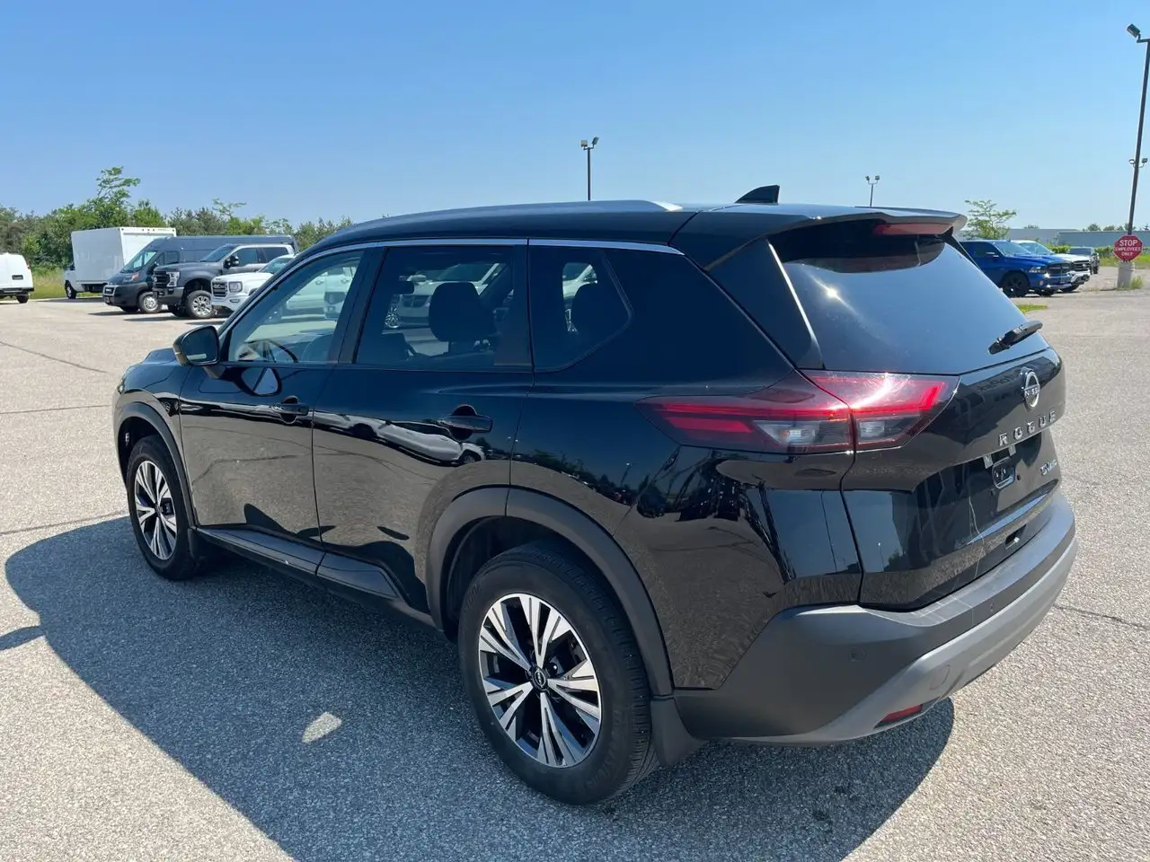 Nissan Rogue снимка Nissan Rogue