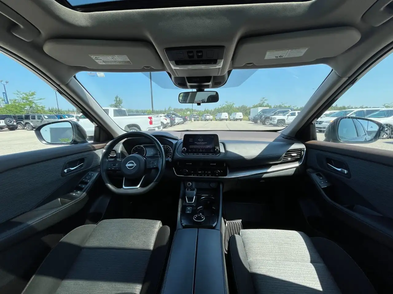 Nissan Rogue снимка Nissan Rogue