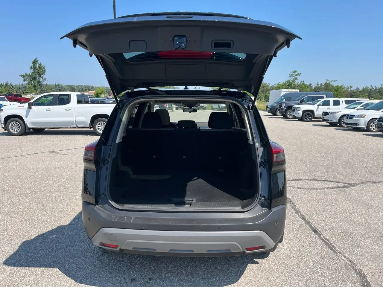 Nissan Rogue снимка Nissan Rogue