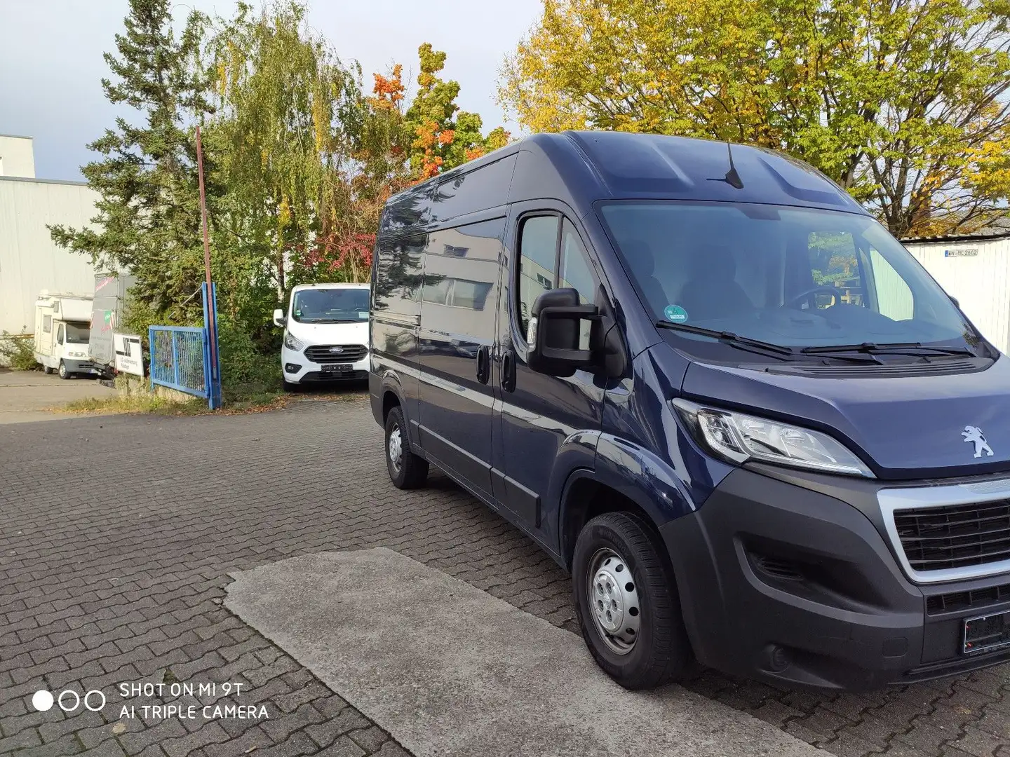 Peugeot Boxer Kasten Hochraum 335 L2H2 Premium BlueHDi 1 Blau - 2