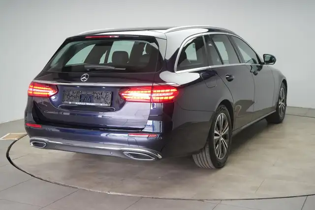Mercedes-Benz E-Class view 4