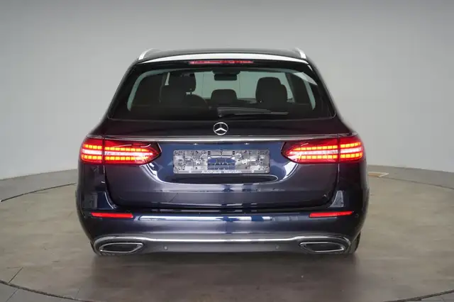 Mercedes-Benz E-Class view 5
