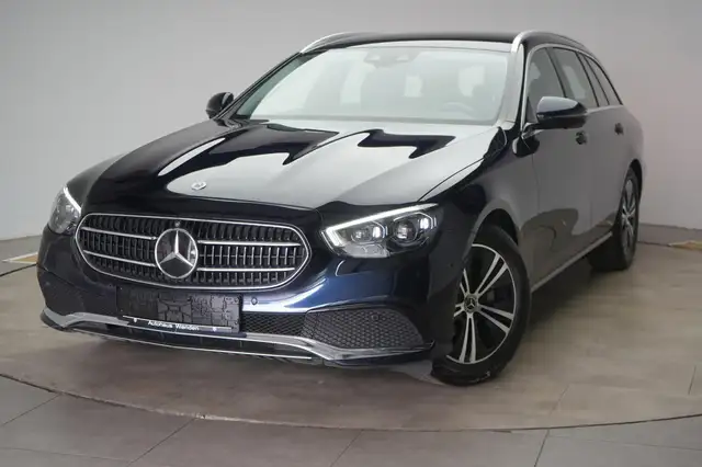 Mercedes-Benz E-Class view 3