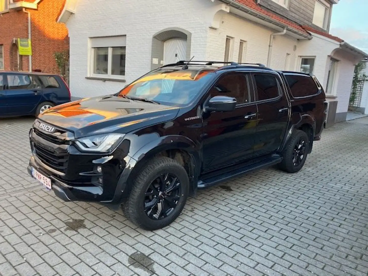 Isuzu D-Max D-Max Double Cab 4WD Autm. V-Cross Czarny - 1