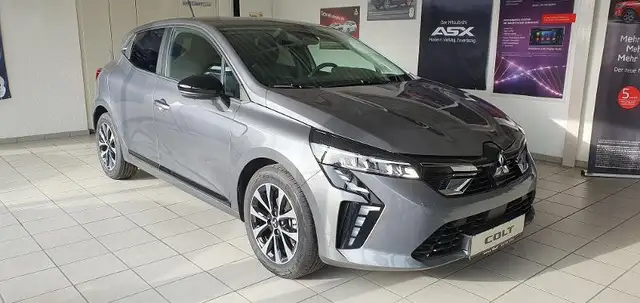 Mitsubishi Colt view 4