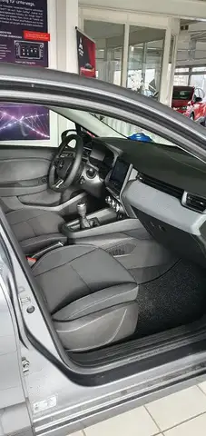 Mitsubishi Colt view 8
