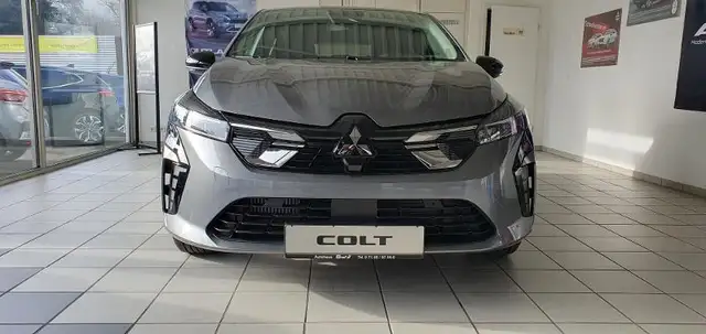 Mitsubishi Colt view 3