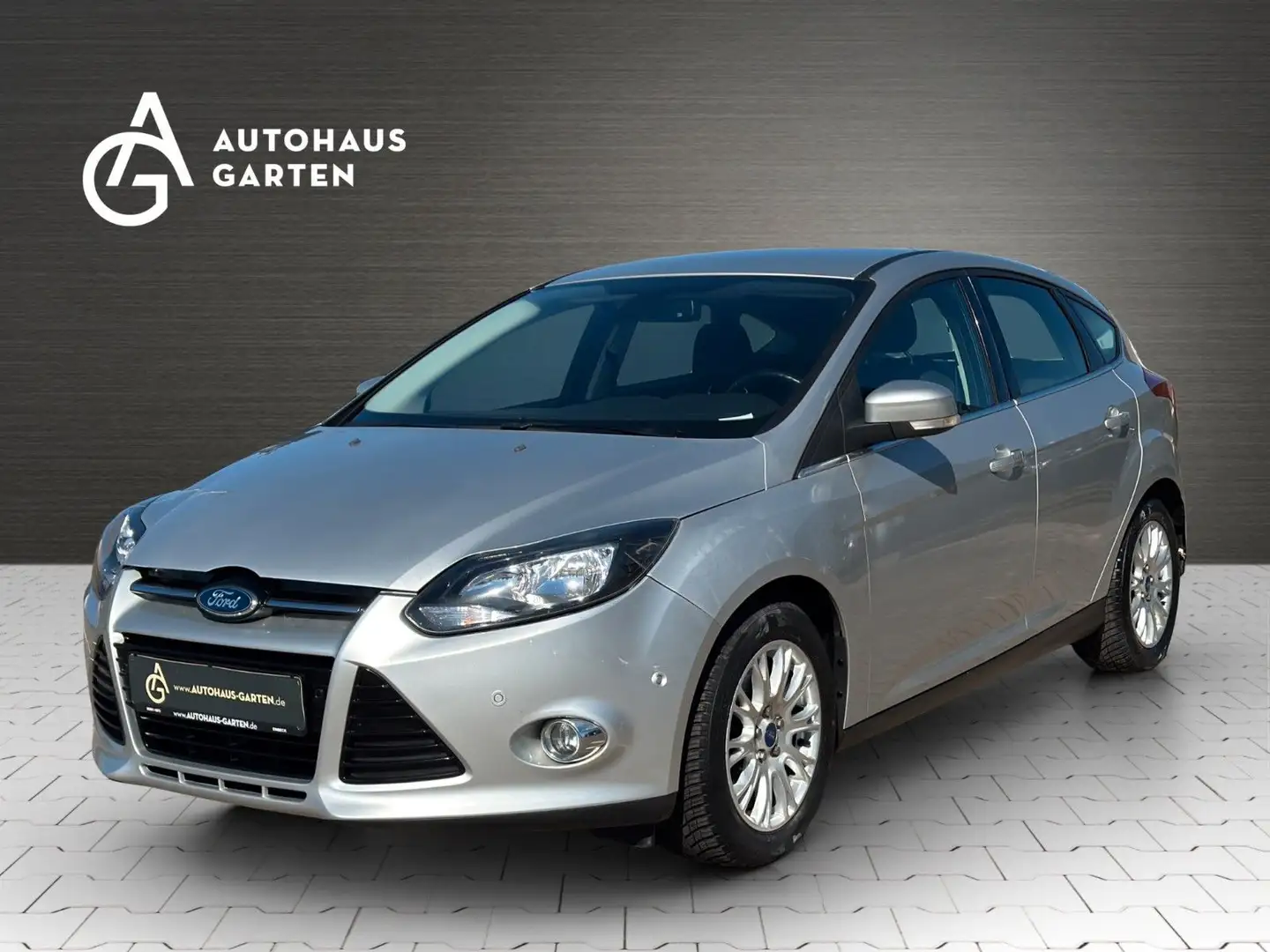 Ford Focus Lim. 1.6 Titanium 1.Hand Navi SHZ PDC Silber - 1