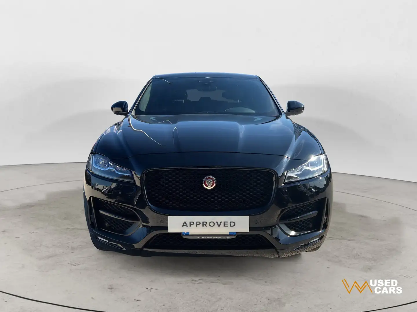 Jaguar F-Pace 2.0 D 180 CV AWD aut. R-Sport Schwarz - 2