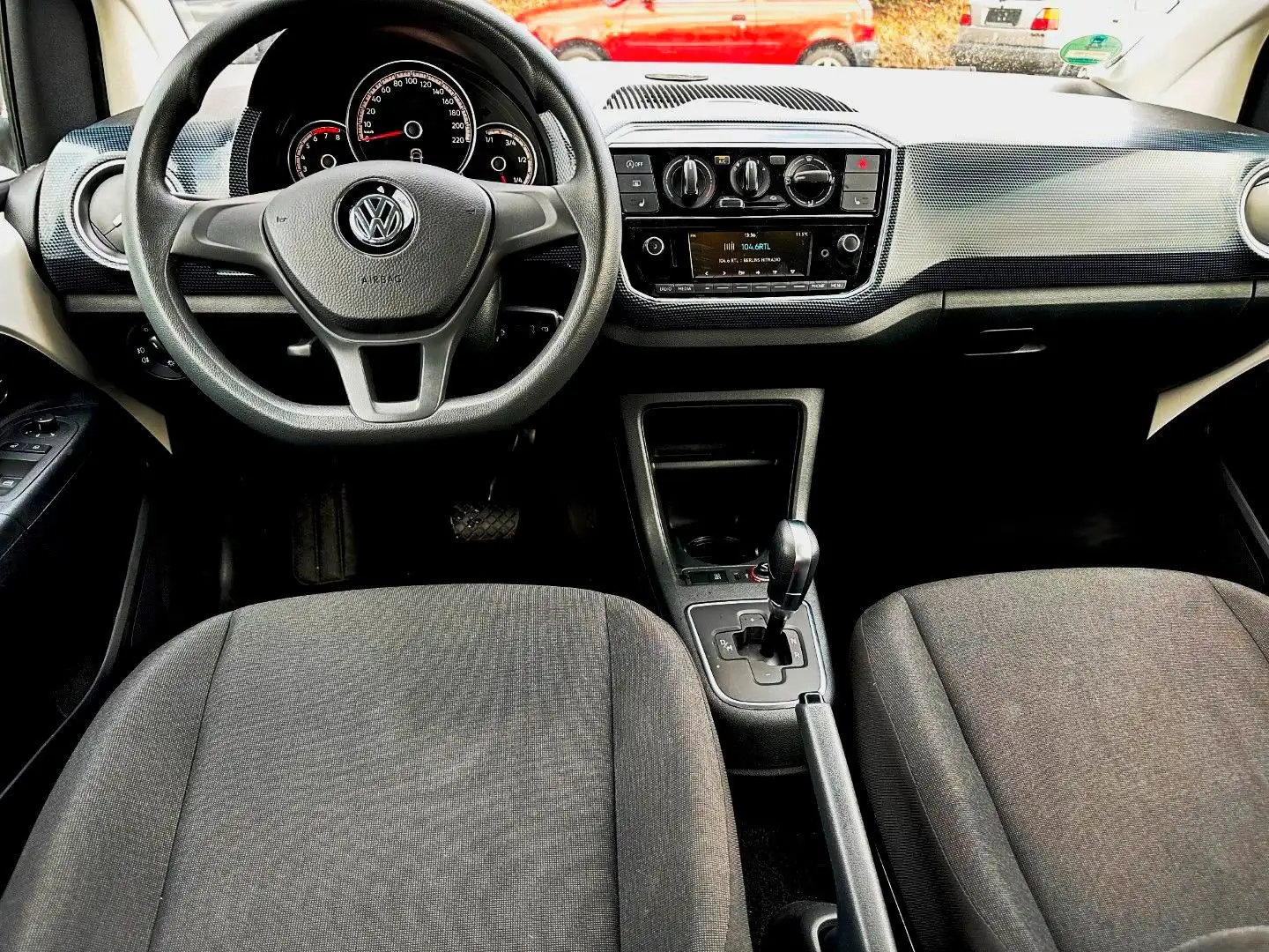 Volkswagen up! UP 1.0 + Autom + 1.Hand + Klima Weiß - 2