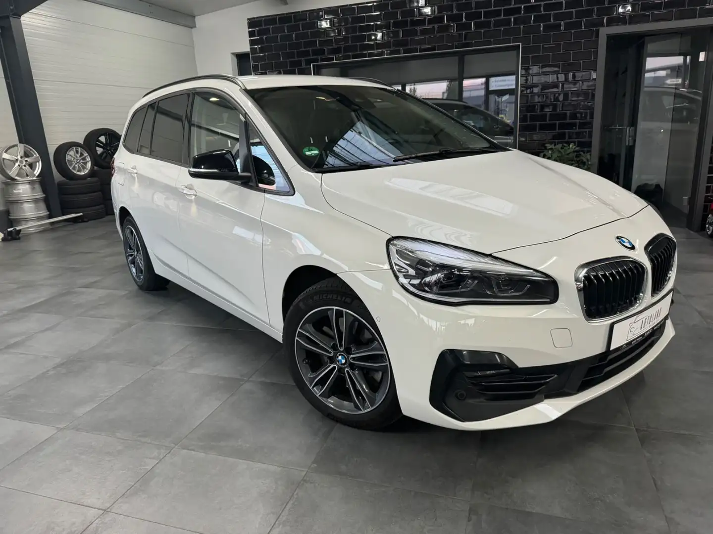 BMW 218 SPORTLINE-7-SITZER-A.H.K-NAVI Weiß - 1