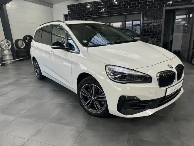 BMW 218 SPORTLINE-7-SITZER-A.H.K-NAVI