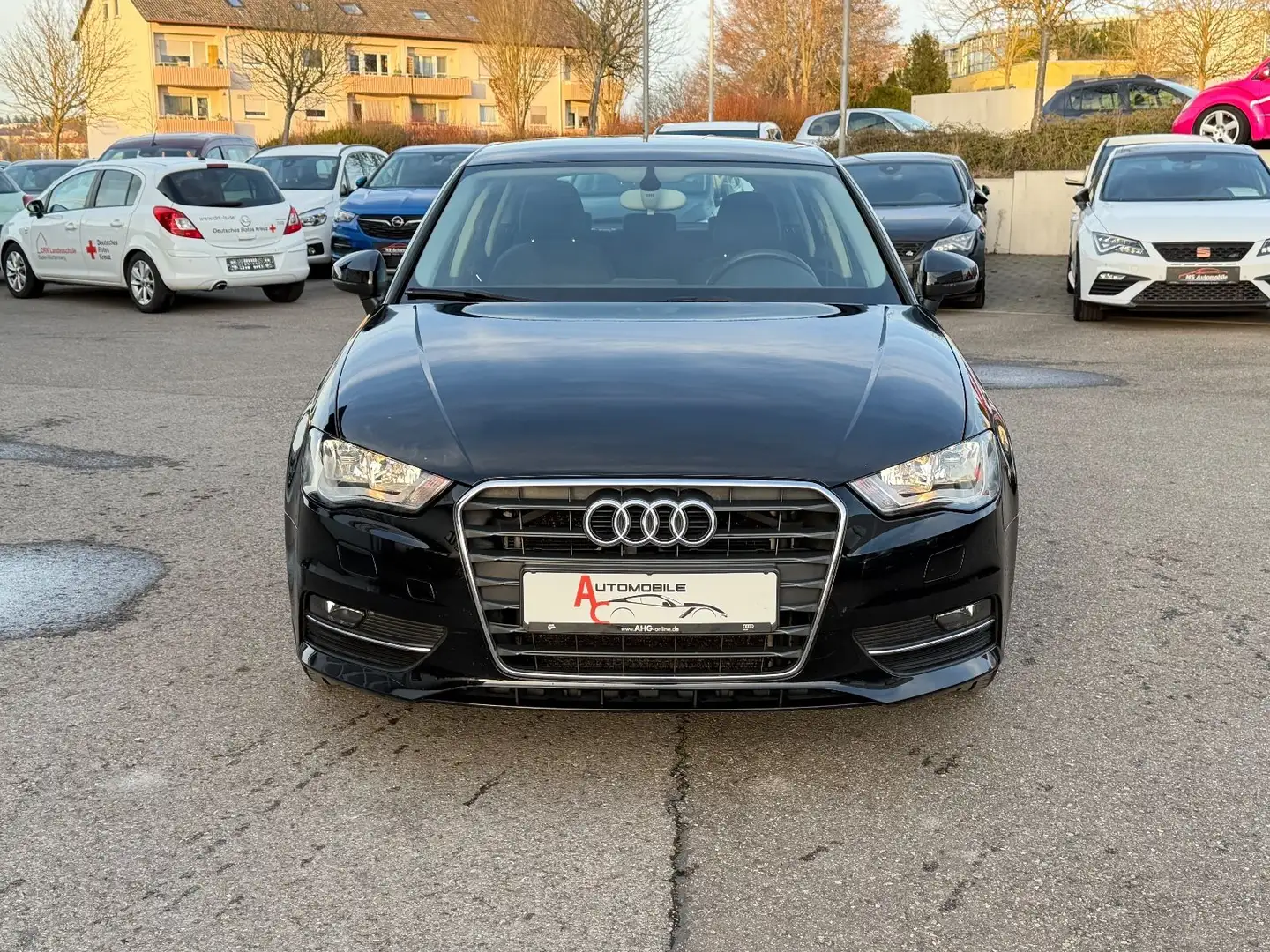 Audi A3 Sportback 1.4 attraction_KlimAut_Sitzhz_AHK_ Schwarz - 2