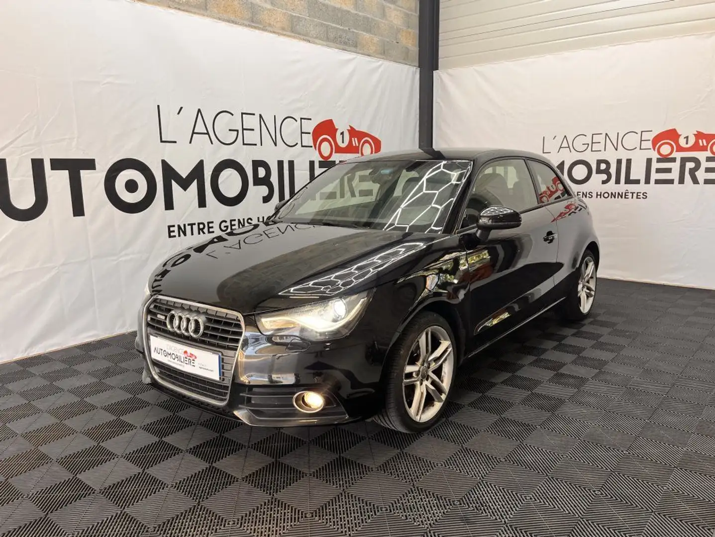 Audi A1 1.4 TFSI 122ch S line Noir - 1