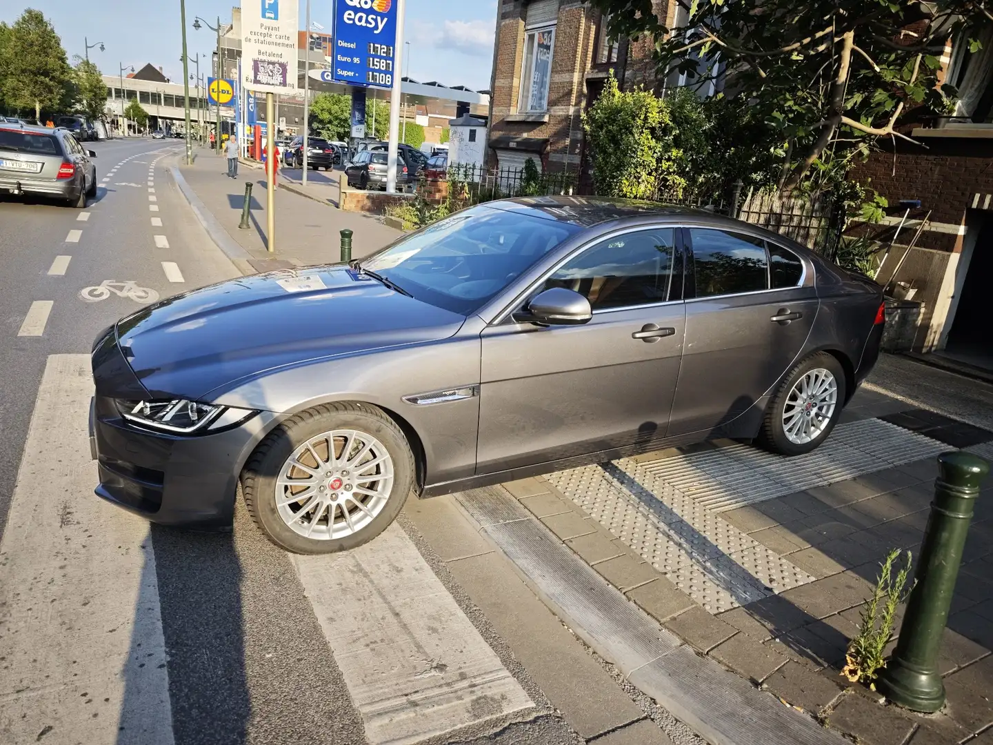 Jaguar XE 2.0 D - 180 ch BVA AWD Prestige - 1