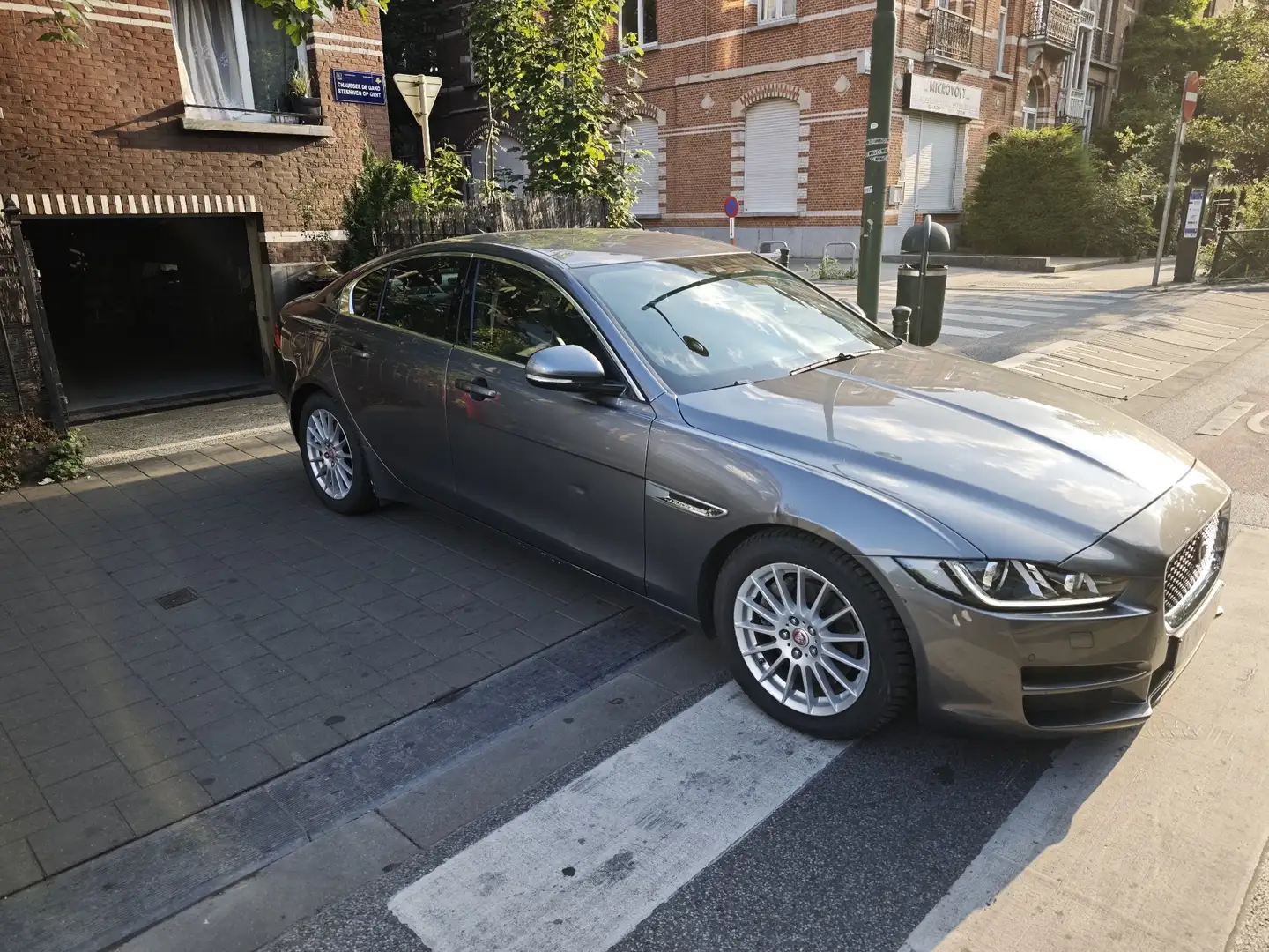 Jaguar XE 2.0 D - 180 ch BVA AWD Prestige - 2