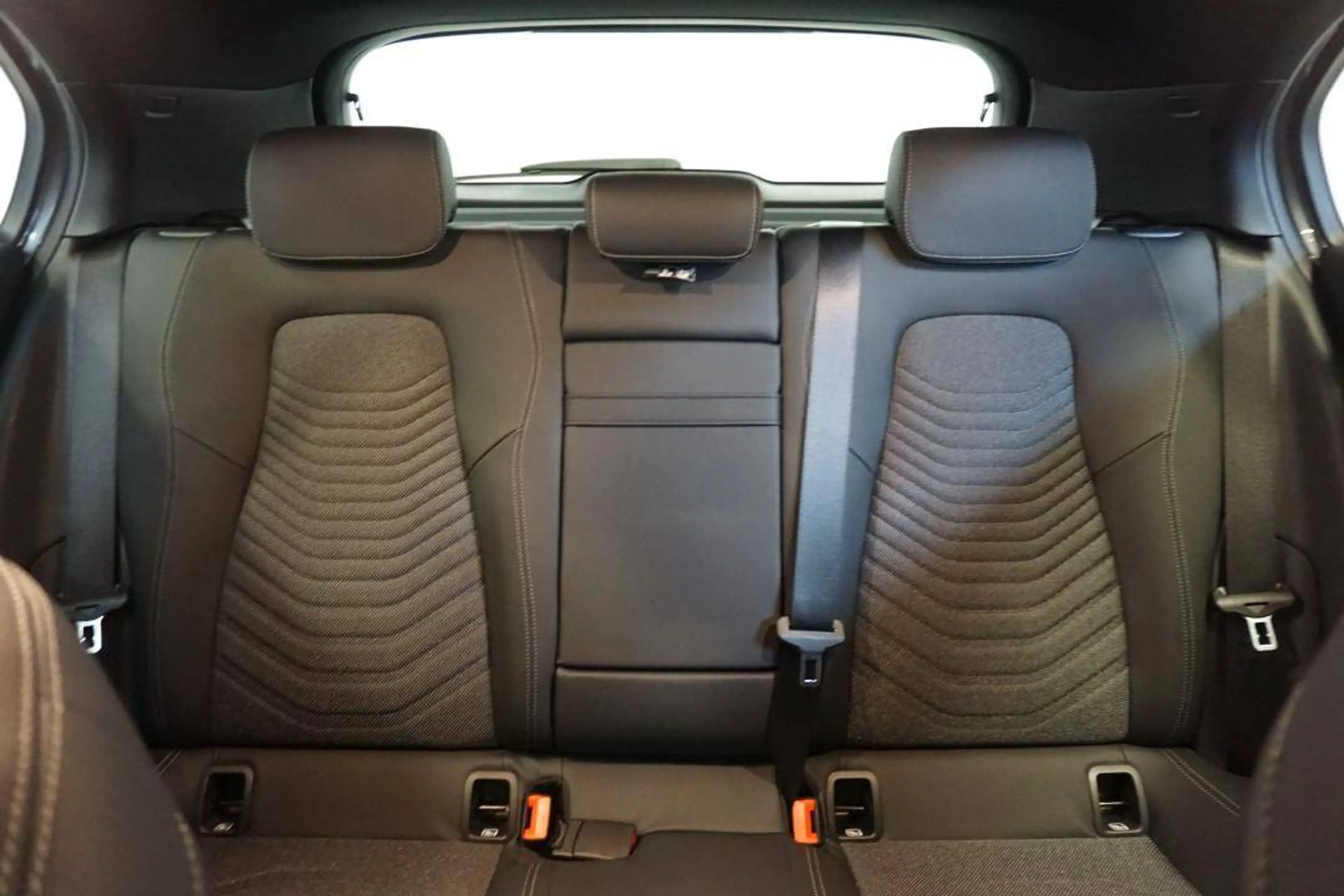 Mercedes-Benz A 250 e - MULTIBEAM LED — photo 10