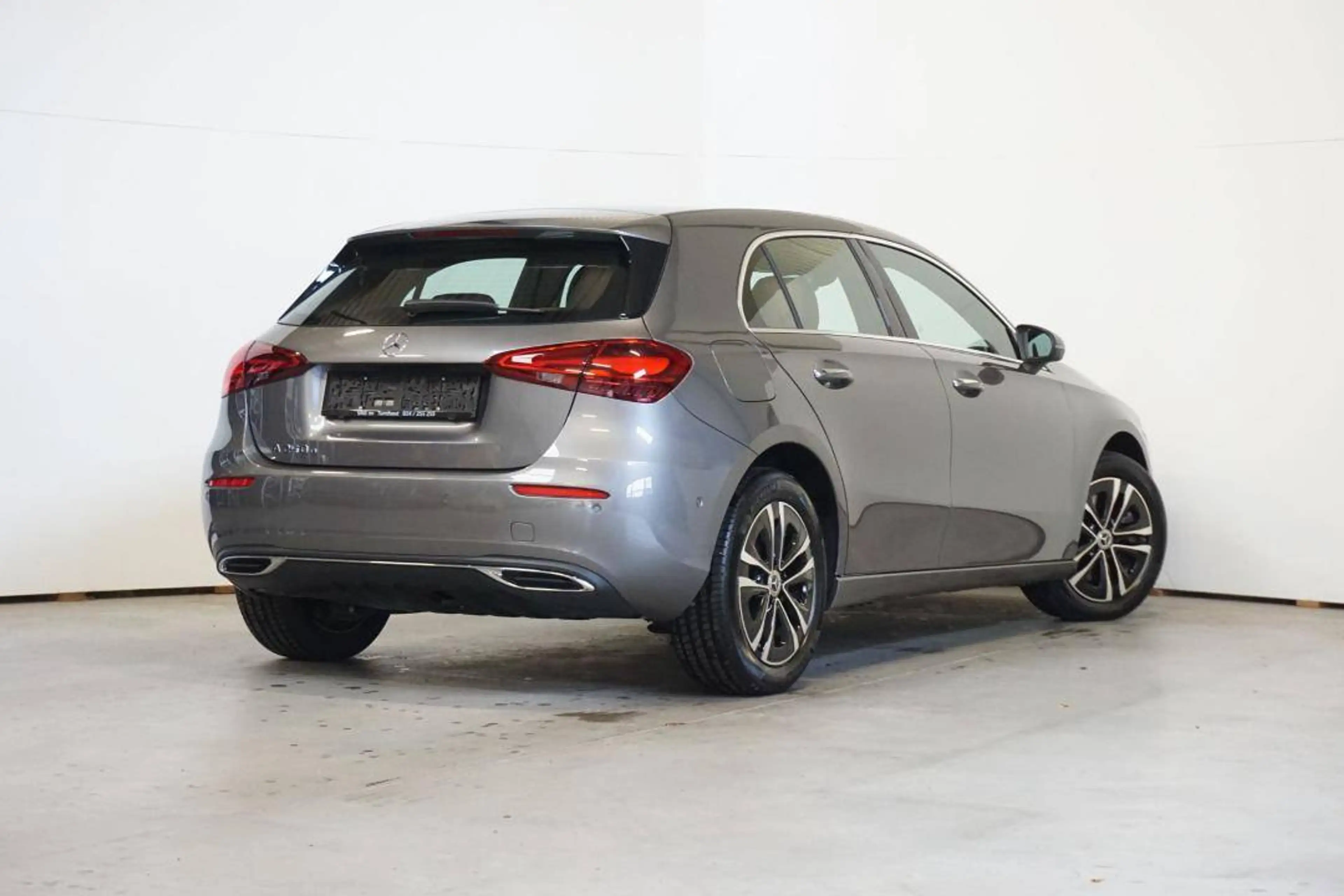 Mercedes-Benz A 250 e - MULTIBEAM LED — photo 2