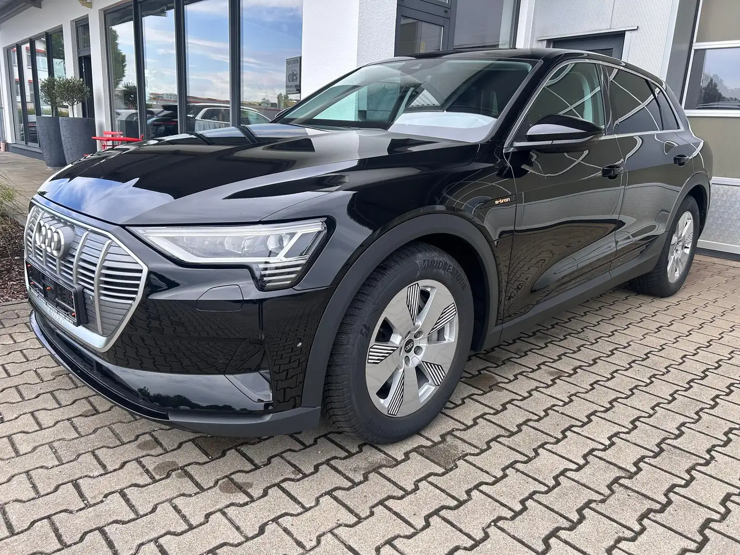 Audi e-tron 55 quattro Kamera AIR-SUS DAB SHZ Schwarz - 2