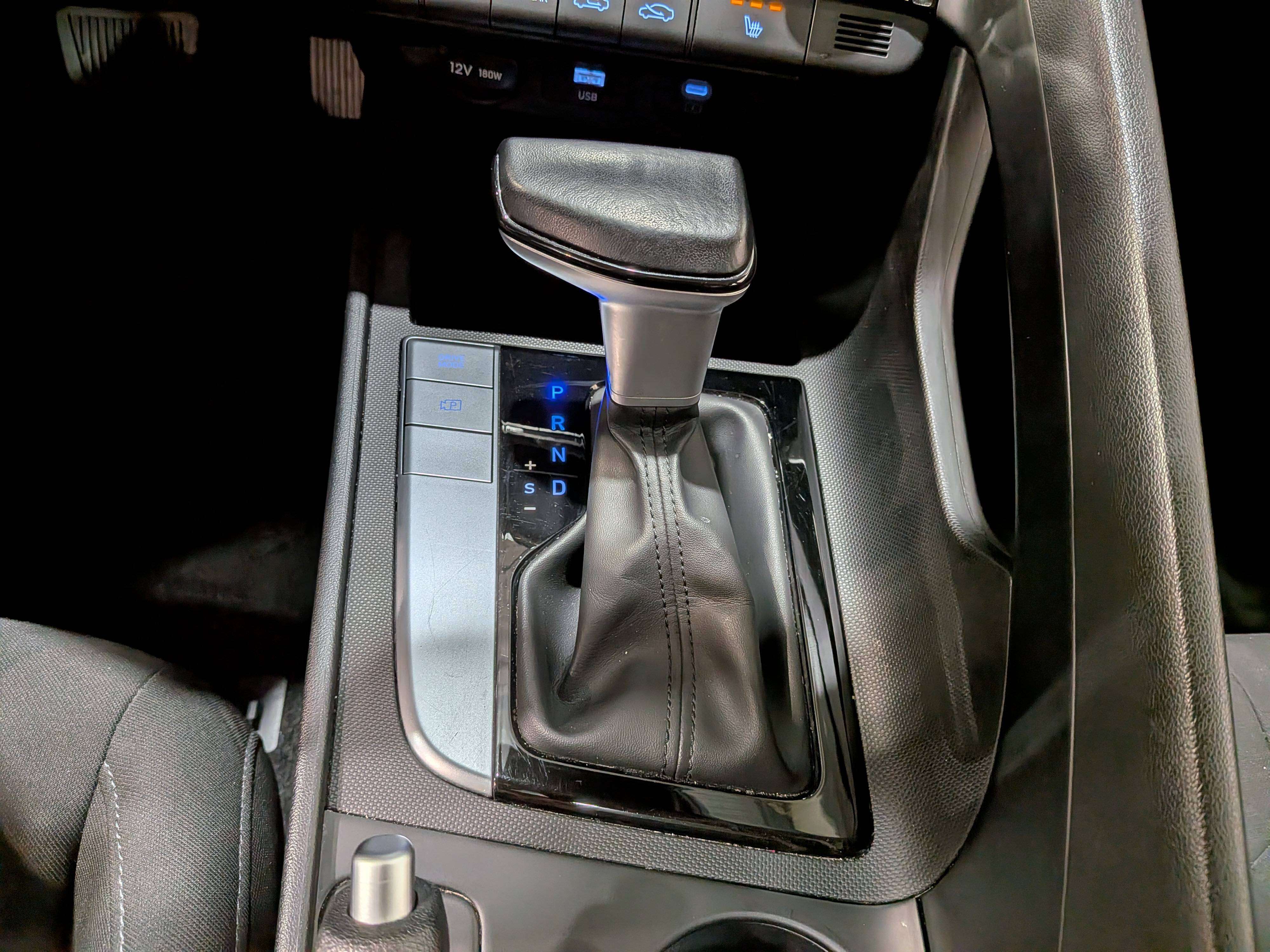 Hyundai Elantra 2025