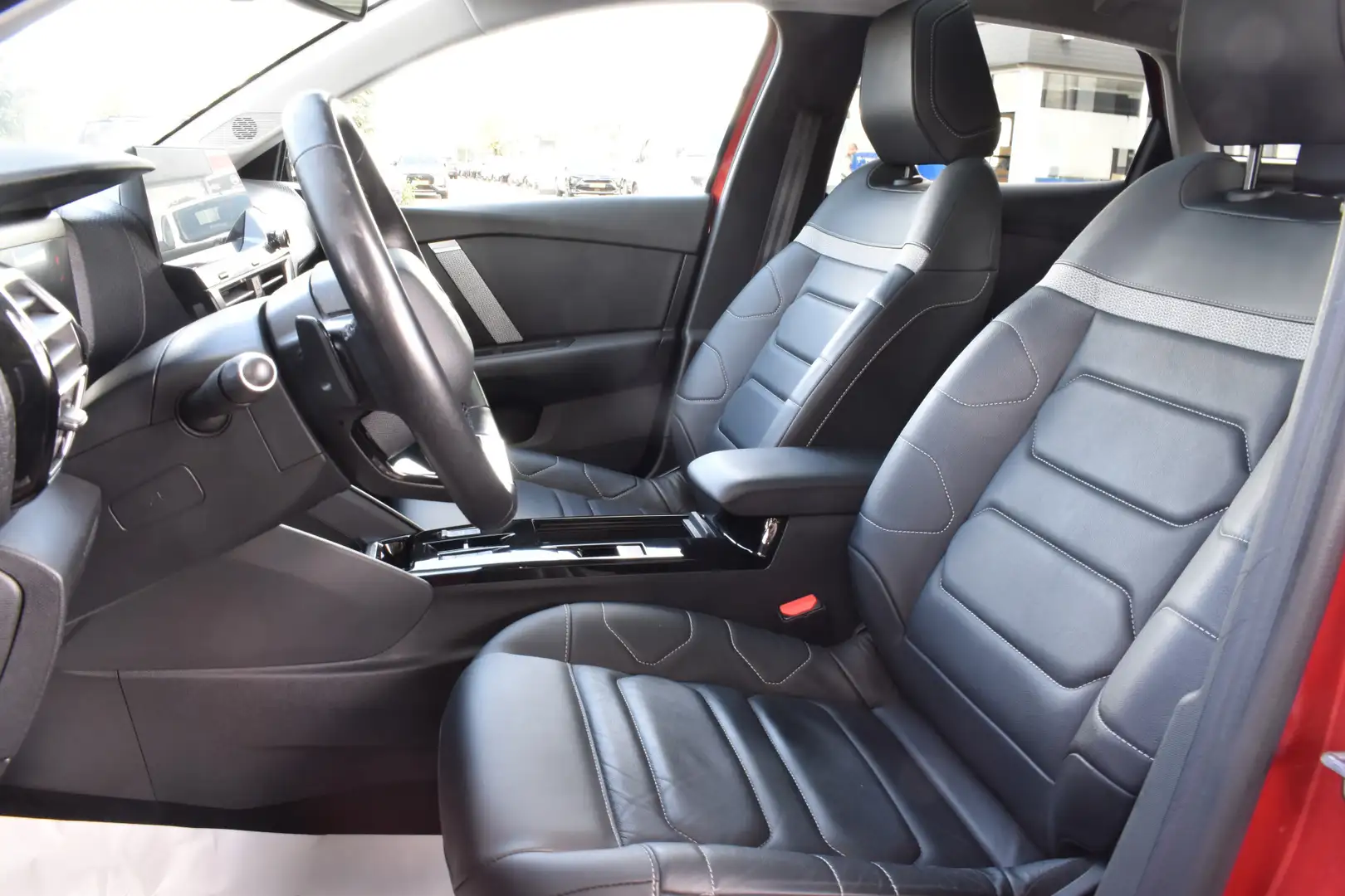 Citroen C4 Puretech 130 EAT8 Shine | Leder | Panorama dak | A Rouge - 2