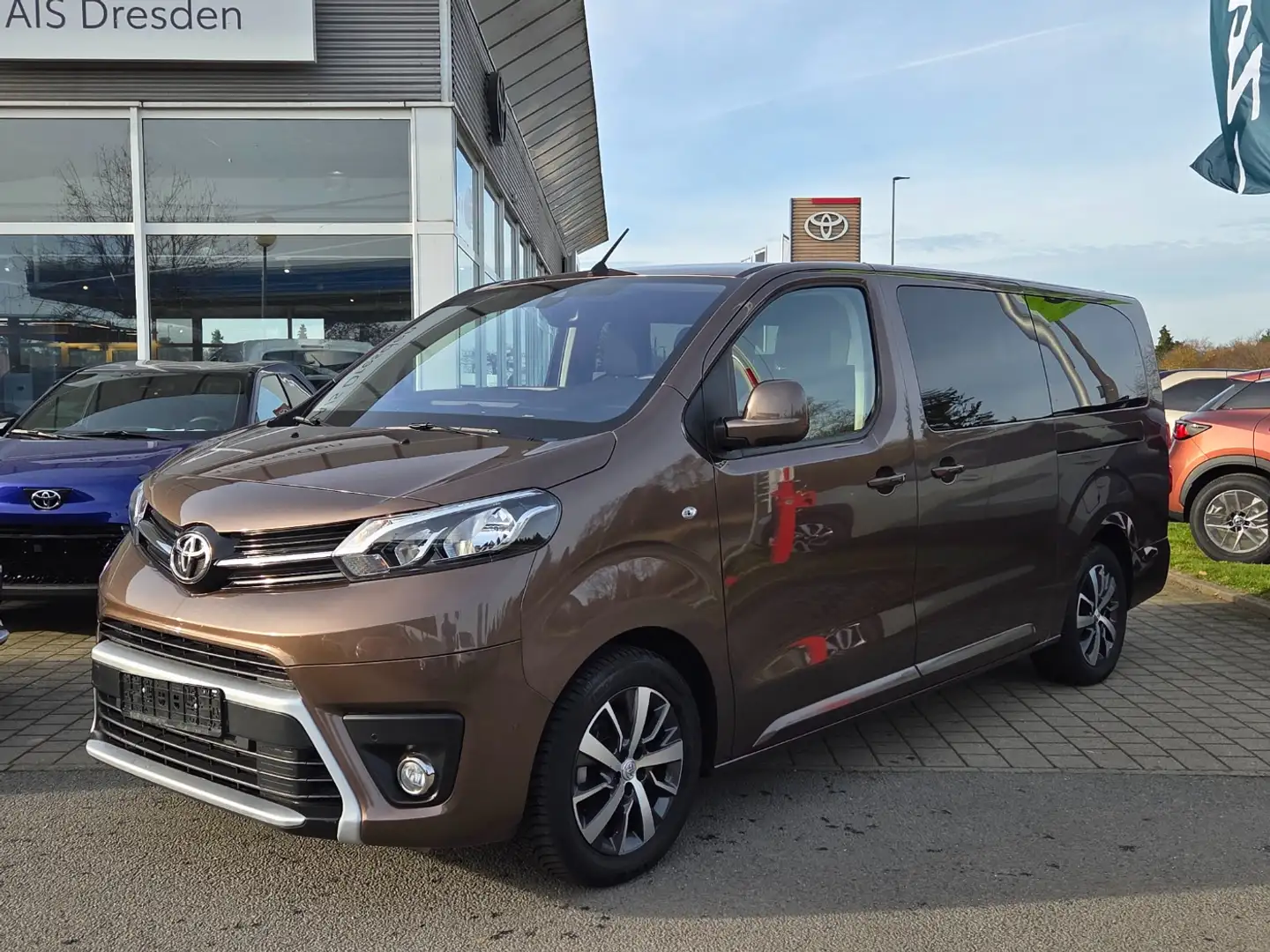 Toyota Proace Verso 2.0 D-4D L2 Shuttle Comfort Navi*KAM Brun - 2