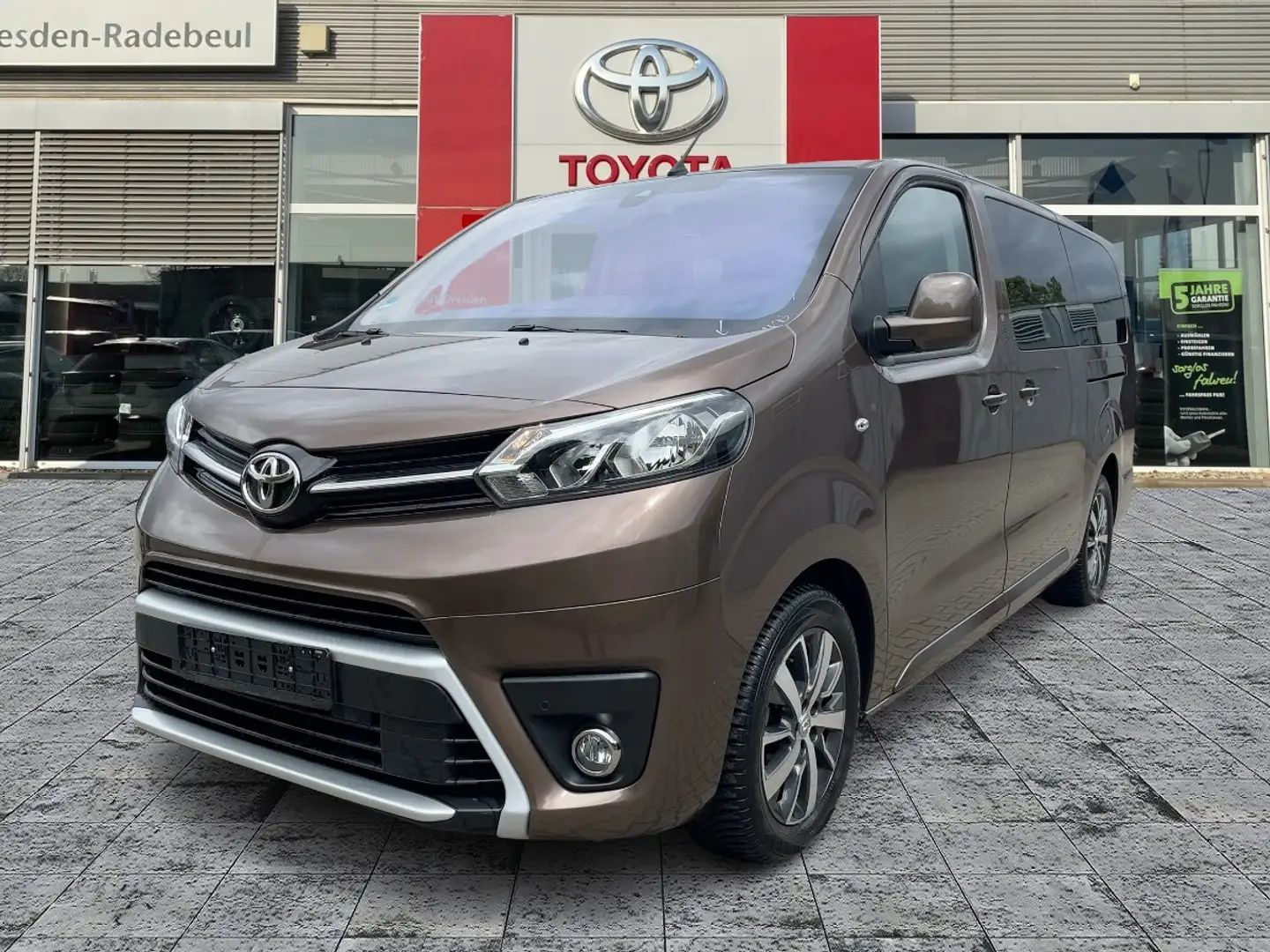 Toyota Proace Verso 2.0 D-4D L2 Shuttle Comfort Navi*KAM Brun - 1